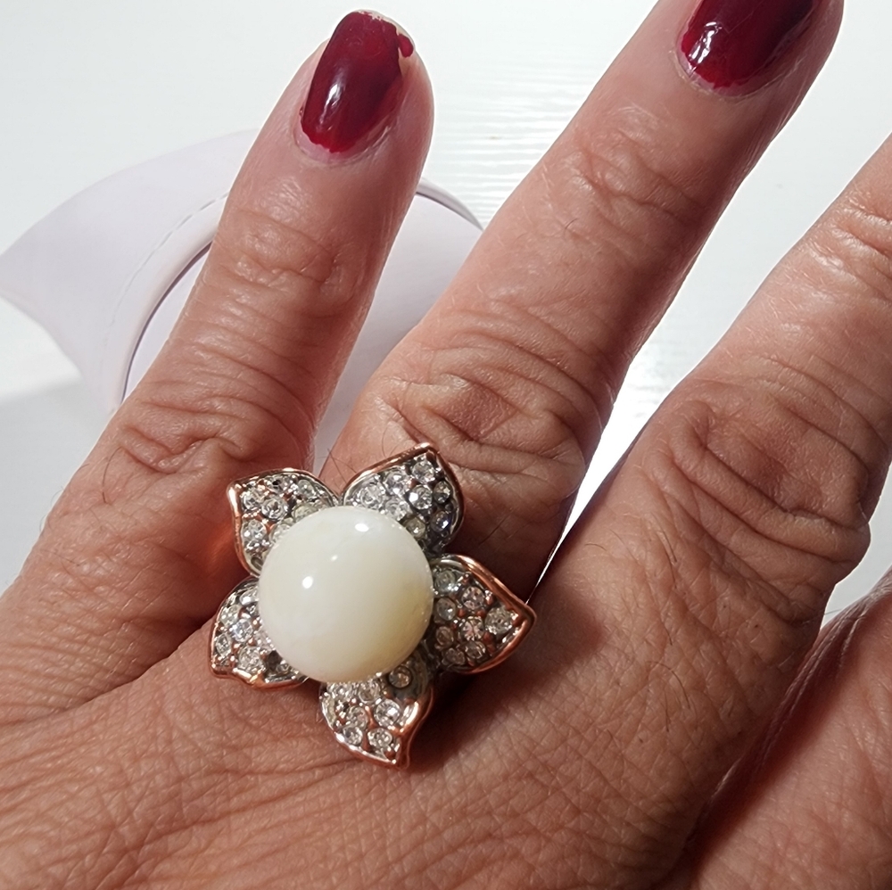 Rose Gold Pearl & Crystal Flower Ring - White Pearl